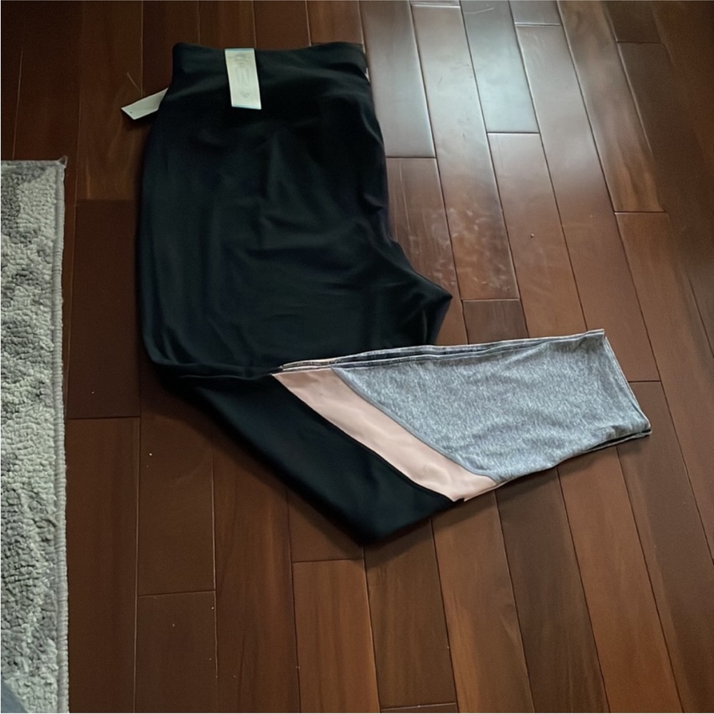 NWT-Livi Active Leggings